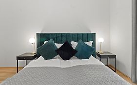 Balcony Apartment I 50 M² I Near City Center
